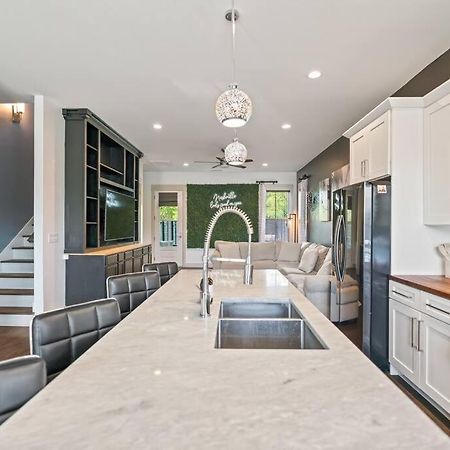 King Bed, Balcony, Covered Patio & Firepit! 8 Minutes From Broadway Nashville Exterior photo