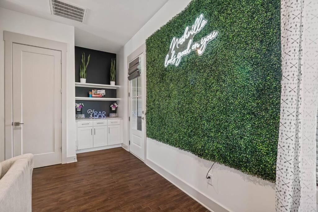 King Bed, Balcony, Covered Patio & Firepit! 8 Minutes From Broadway Nashville Exterior photo