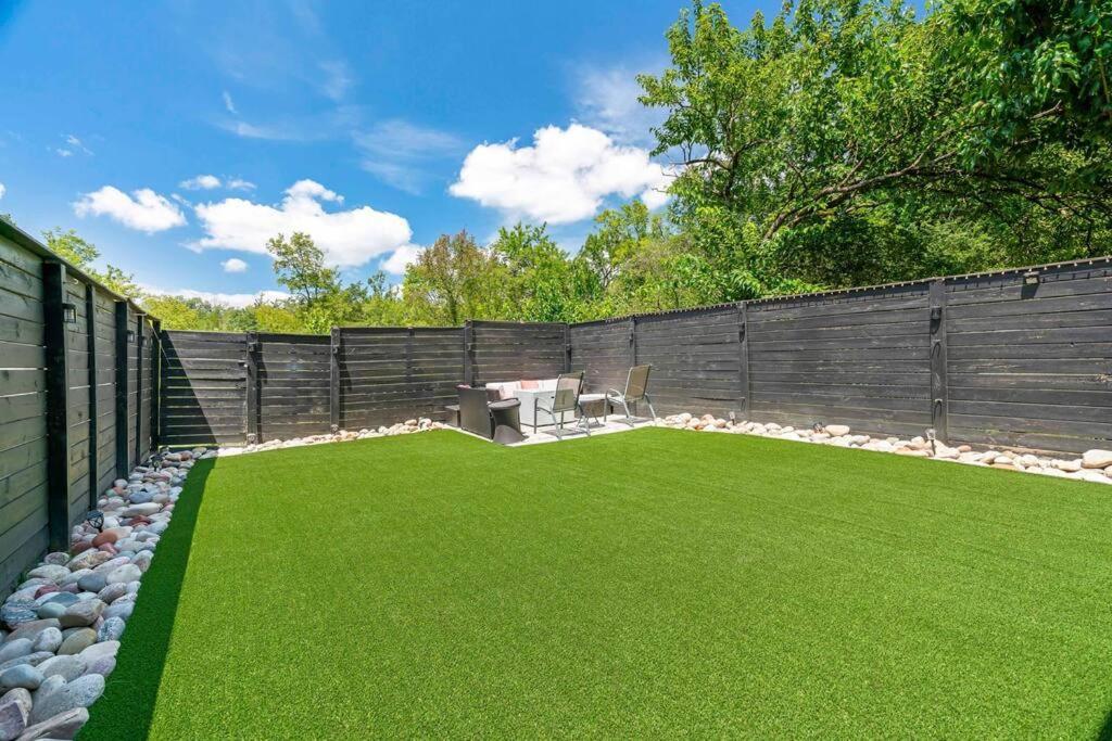 King Bed, Balcony, Covered Patio & Firepit! 8 Minutes From Broadway Nashville Exterior photo
