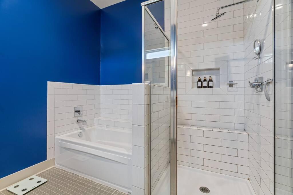 King Bed, Balcony, Covered Patio & Firepit! 8 Minutes From Broadway Nashville Exterior photo