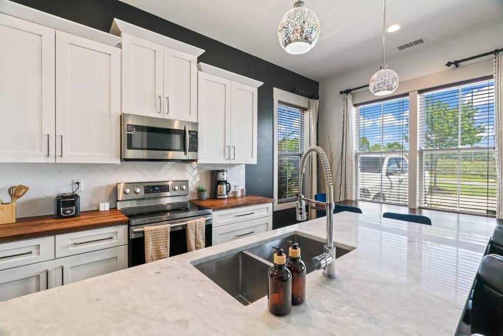 King Bed, Balcony, Covered Patio & Firepit! 8 Minutes From Broadway Nashville Exterior photo