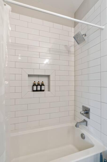 King Bed, Balcony, Covered Patio & Firepit! 8 Minutes From Broadway Nashville Exterior photo