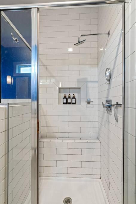 King Bed, Balcony, Covered Patio & Firepit! 8 Minutes From Broadway Nashville Exterior photo