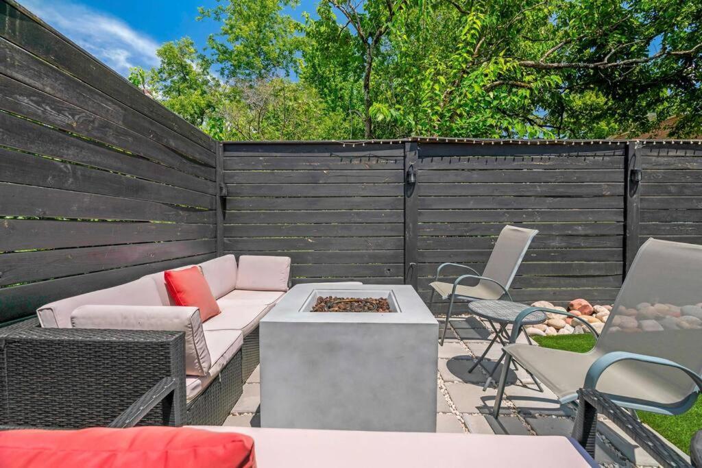 King Bed, Balcony, Covered Patio & Firepit! 8 Minutes From Broadway Nashville Exterior photo